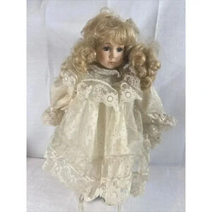 Great Western Trading Co. "GAIL” Porcelain 17" Doll 1995‎ NO box FAIR Vintage